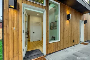 10626 E Riverside Dr, Bothell, WA 98011 - Photo 22