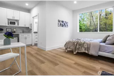 10626 E Riverside Dr, Bothell, WA 98011 - Photo 12