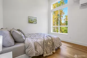 10626 E Riverside Dr, Bothell, WA 98011 - Photo 14