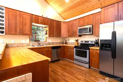 1354 Chinook Way, Center Island, WA 98221 - Photo 10