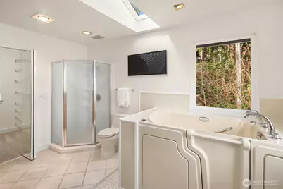 1458 W Lake Sammamish Parkway NE, Bellevue, WA 98008 - Photo 26