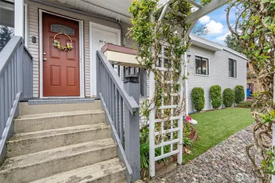 13324 30th Avenue NE, Seattle, WA 98125 - Photo 2