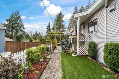 13324 30th Avenue NE, Seattle, WA 98125 - Photo 2