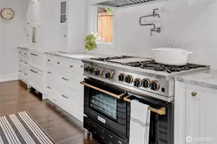 5205 W Mercer Pl, Mercer Island, WA 98040 - Photo 8