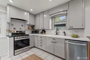 9732 15th Ave NE, Seattle, WA 98115 - Photo 10