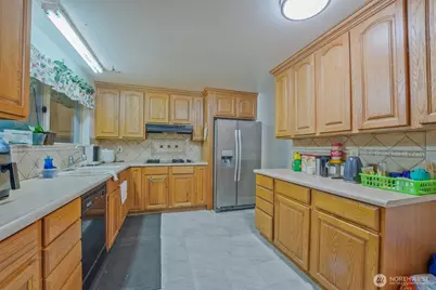 7918 Timber Hill Drive, Everett, WA 98203 - Photo 4