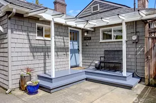 11262 Riviera Pl NE, Seattle, WA 98125 - Photo 2