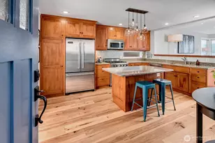11262 Riviera Pl NE, Seattle, WA 98125 - Photo 4