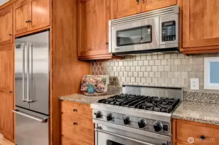 11262 Riviera Pl NE, Seattle, WA 98125 - Photo 6