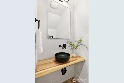 2006 B 19th Avenue S, Seattle, WA 98144 - Photo 16