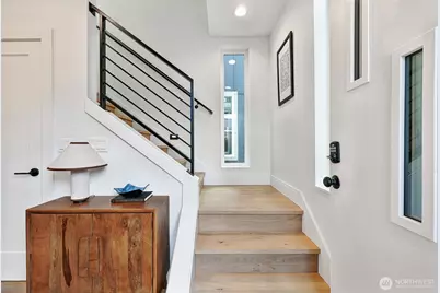 2006 B 19th Avenue S, Seattle, WA 98144 - Photo 4