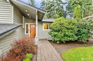 6439 NE 188th St, Kenmore, WA 98028 - Photo 2