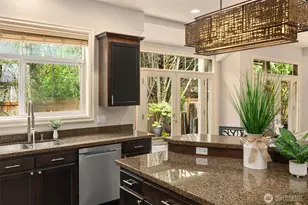 2411 98th Ave NE, Clyde Hill, WA 98004 - Photo 14