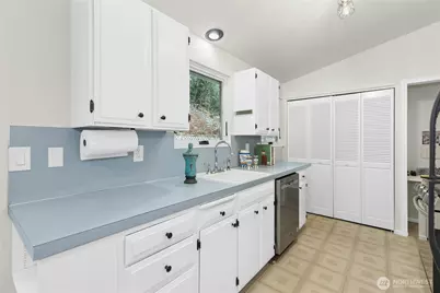 815 NE 200th Street, Shoreline, WA 98155 - Photo 10