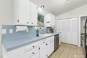 815 NE 200th St, Shoreline, WA 98155 - Photo 10