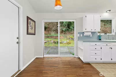 815 NE 200th Street, Shoreline, WA 98155 - Photo 12