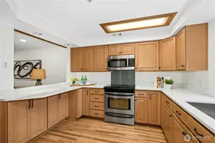 726 N 94th St, Seattle, WA 98103 - Photo 8