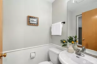 726 N 94th St, Seattle, WA 98103 - Photo 12