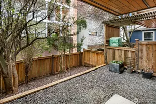 921 N 35th St, Seattle, WA 98103 - Photo 24