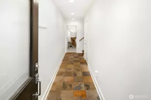 921 N 35th St, Seattle, WA 98103 - Photo 22