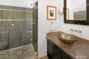 921 N 35th St, Seattle, WA 98103 - Photo 16