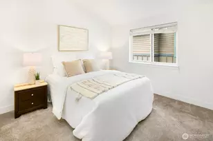 921 N 35th St, Seattle, WA 98103 - Photo 14