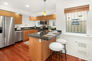 921 N 35th St, Seattle, WA 98103 - Photo 10