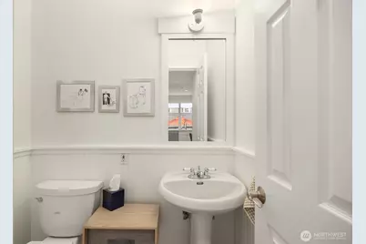 672 Madison Avenue N, Bainbridge Island, WA 98110 - Photo 12
