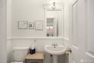 672 Madison Ave N, Bainbridge Island, WA 98110 - Photo 12