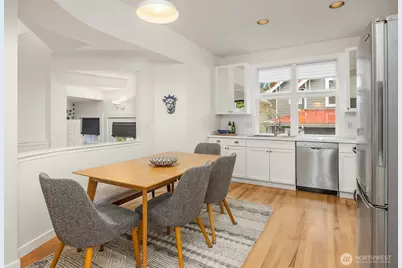672 Madison Avenue N, Bainbridge Island, WA 98110 - Photo 8