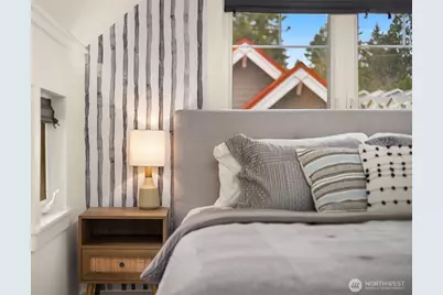 672 Madison Avenue N, Bainbridge Island, WA 98110 - Photo 14