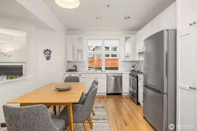 672 Madison Avenue N, Bainbridge Island, WA 98110 - Photo 12