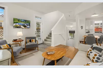 672 Madison Avenue N, Bainbridge Island, WA 98110 - Photo 4