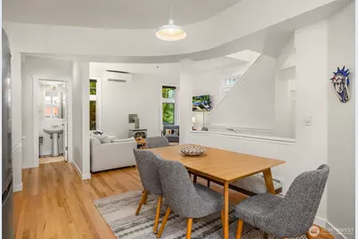 672 Madison Avenue N, Bainbridge Island, WA 98110 - Photo 16