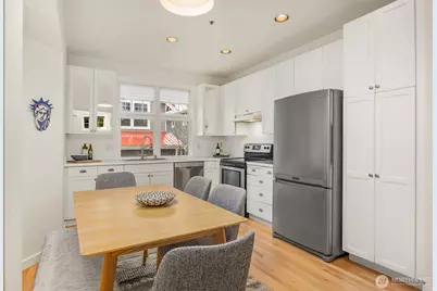 672 Madison Avenue N, Bainbridge Island, WA 98110 - Photo 14