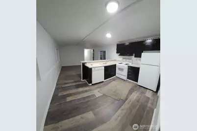 316 W 2nd Street #6, Onalaska, WA 98570 - Photo 4