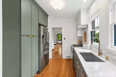 8042 11th Avenue NW, Seattle, WA 98117 - Photo 16