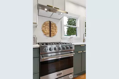 8042 11th Avenue NW, Seattle, WA 98117 - Photo 14