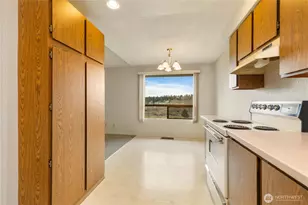 23305 Lakeview Dr, Mountlake Terrace, WA 98043 - Photo 16