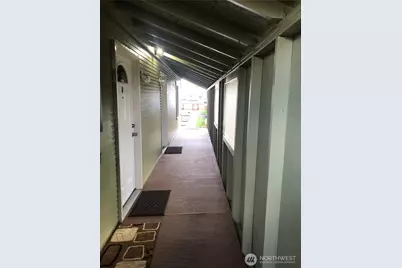 713 N Tower Avenue #A/B, Centralia, WA 98531 - Photo 2