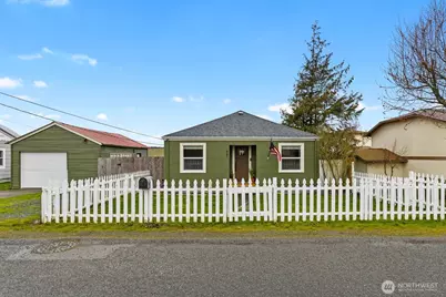 951 SE Dock Street, Oak Harbor, WA 98277 - Photo 2