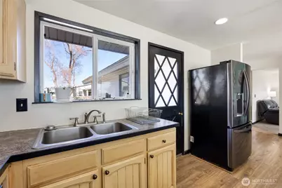 519 S Pommer Ave, Moses Lake, WA 98837 - Photo 10