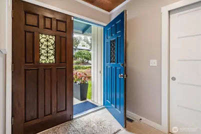 19321 Kenlake Place NE, Kenmore, WA 98028 - Photo 2