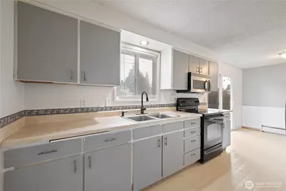 359 Douglas Street, Longview, WA 98632 - Photo 16