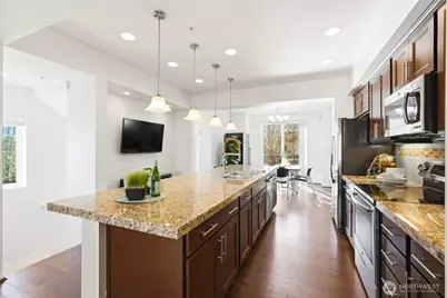 10175 156th Court NE #105, Redmond, WA 98052 - Photo 4