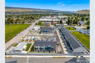 1075 Red Apple Road #D13, Wenatchee, WA 98801 - Photo 4