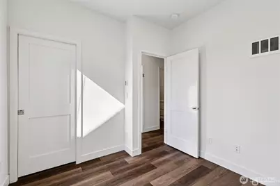 5255 Brooklyn Avenue NE, Seattle, WA 98015 - Photo 24