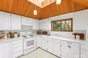 2545 NE 95th St, Seattle, WA 98115 - Photo 16