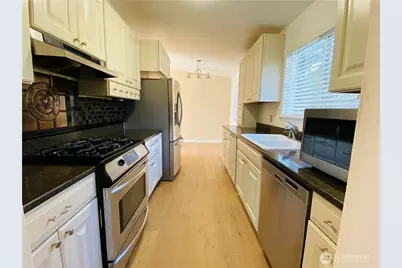 10231 NE 24th Street, Bellevue, WA 98004 - Photo 4