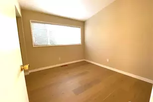 10231 NE 24th St, Bellevue, WA 98004 - Photo 8